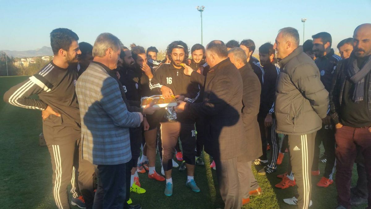 BAŞKAN ÇAĞLAYAN ORHANGAZİSPOR KAMPINI ZİYARET ETTİ 