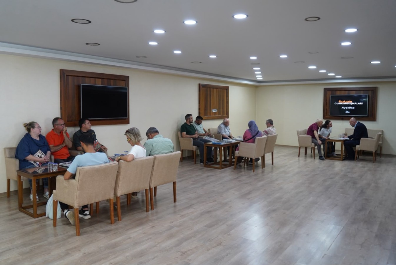 Başkan Aydın Randevusuz Cuma Buluşmalarını Sürdürüyor