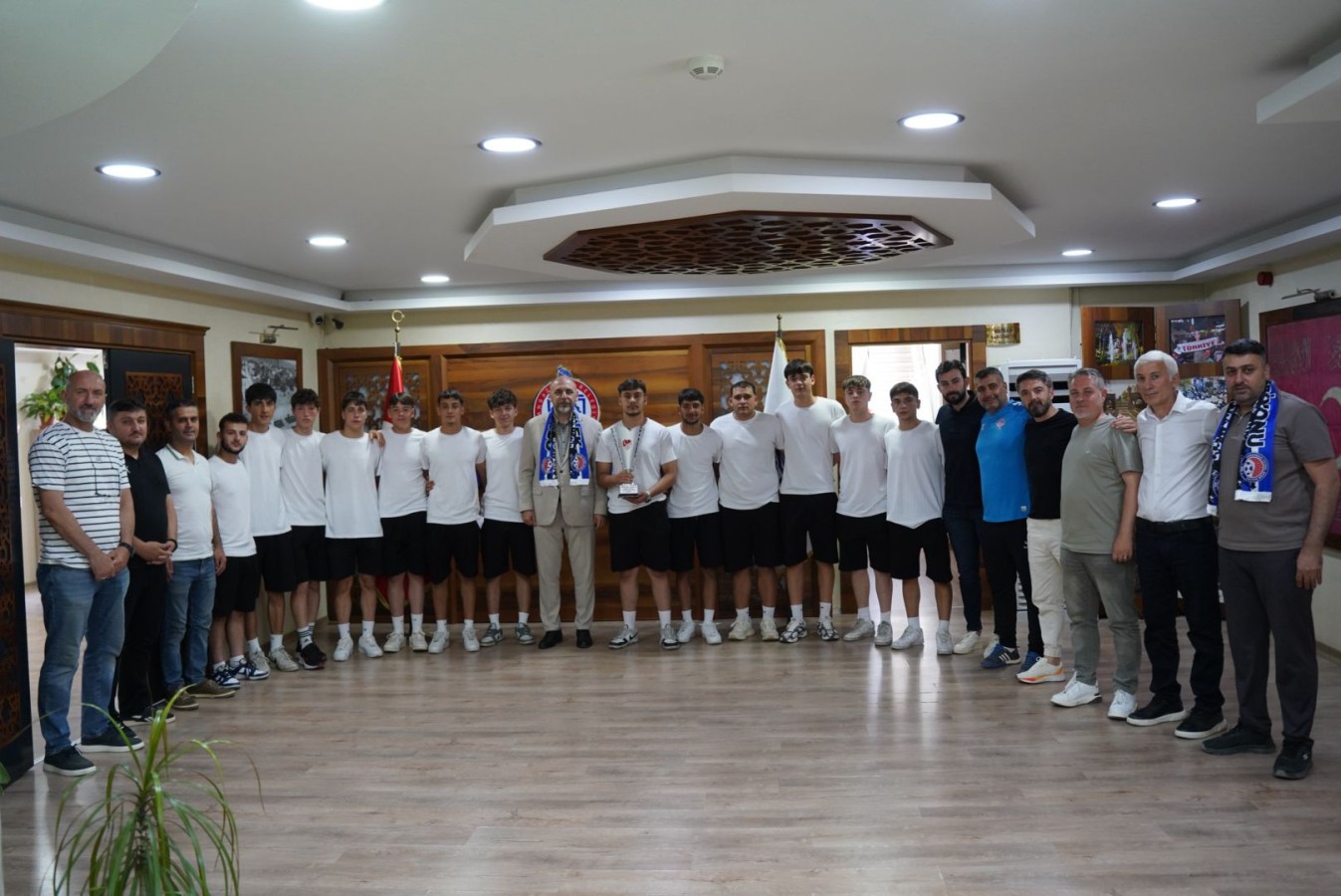 Başkan Aydın Şampiyon Gençleri Ağırladı