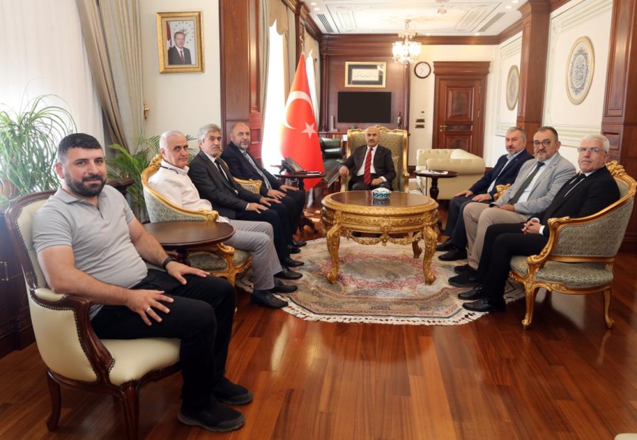 Belediye başkanı Aydın Bursa Valisi Mahmut Demirtaş‘a hayırlı olsun ziyareti gerçekleştirdi
