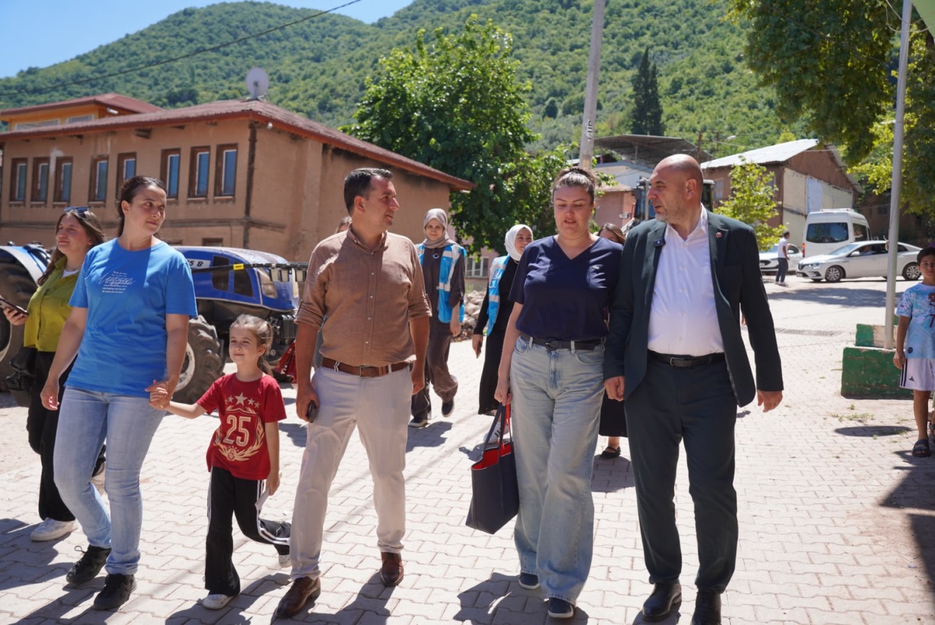 Büyük Aile Paşapınar’da: Belediye Hizmeti Mahallenin Kapısına Taşındı