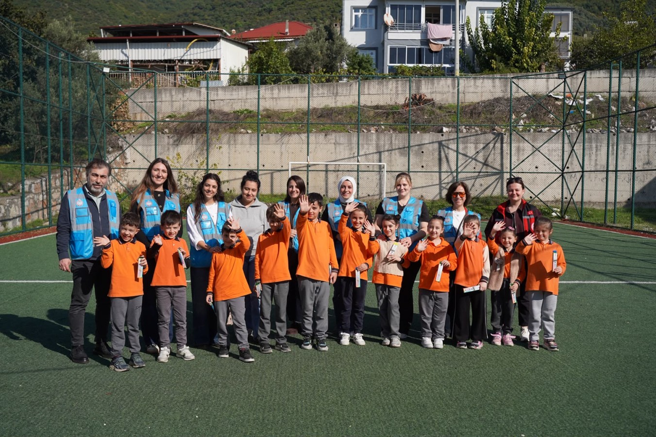 BüyükAile Üreğil’de: Belediye Ekiplerinden Mahalle Genelinde Çalışma