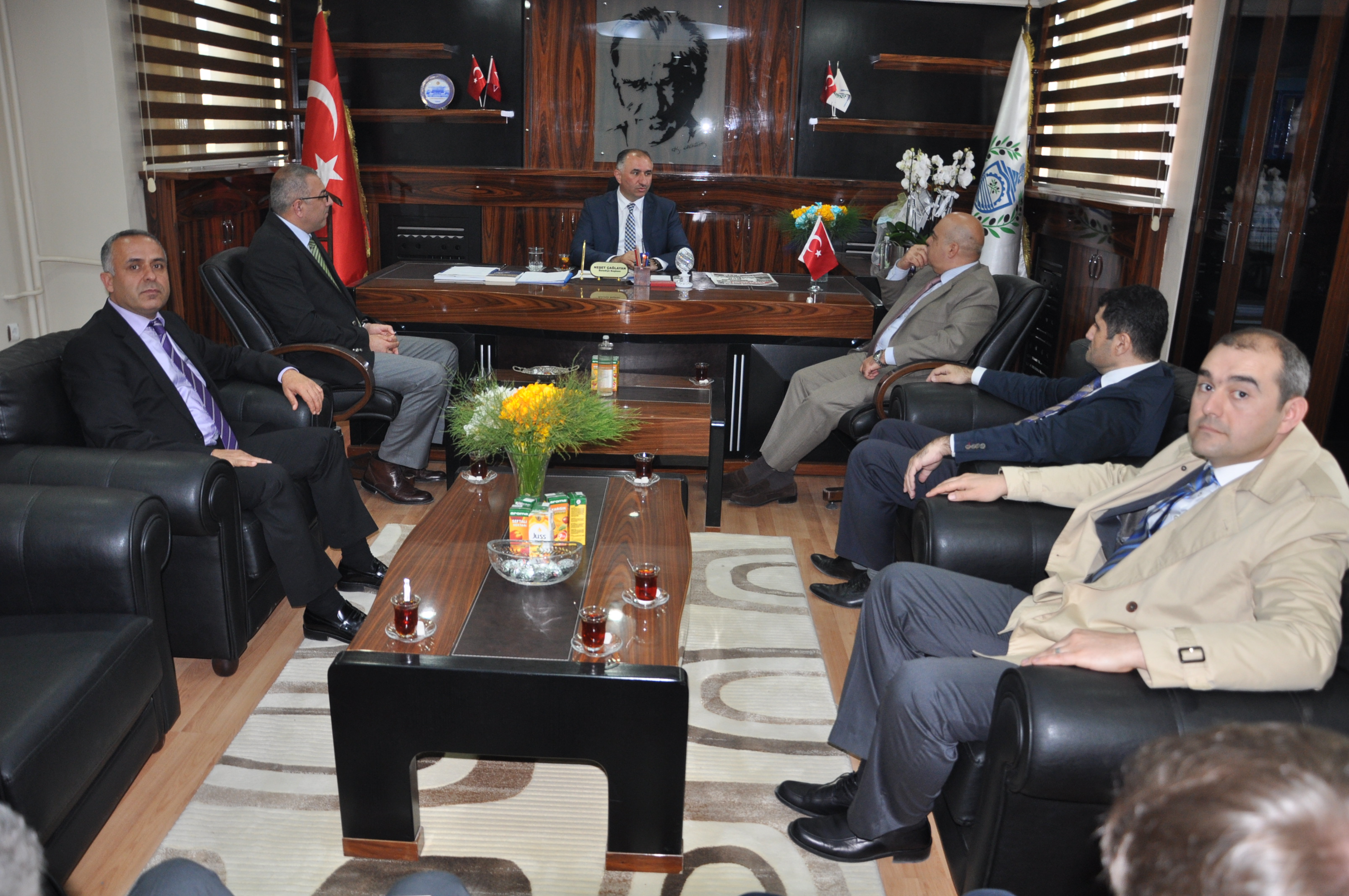 Belediye Baskani Neset Çaglayan'a Ziyaretçi Akini Devam Ediyor 