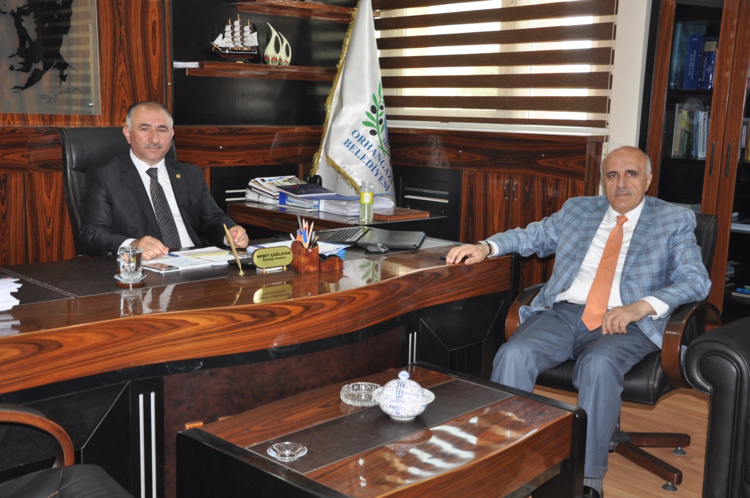 Ak Parti Bursa Milletvekili Bedrettin Yildirim Belediye Baskani Neset Çaglayan'i Makaminda Ziyaret Etti 