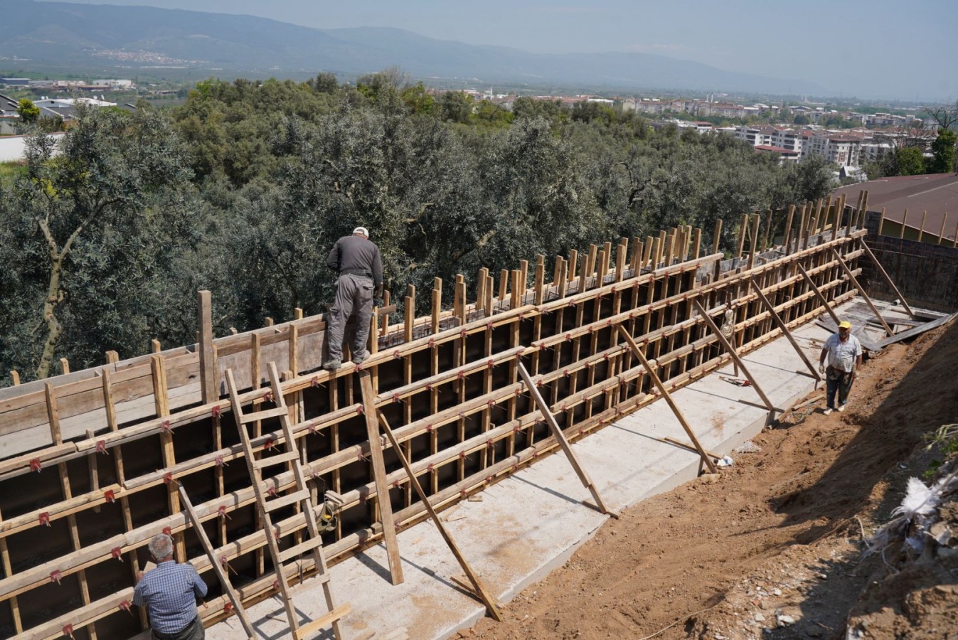 Orhangazi Belediyesi Şahintepesi’nde Çalışmalarını Sürdürüyor