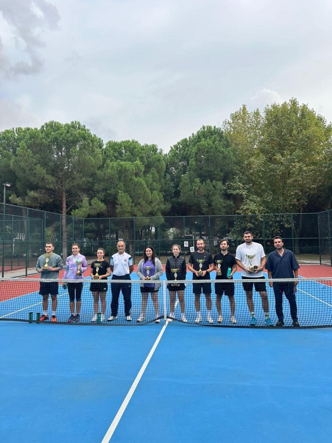 Orhangazi’de Tenis Tutkusu: GaziCup’da Raketleriyle Oynadılar kalpleriyle kazandılar