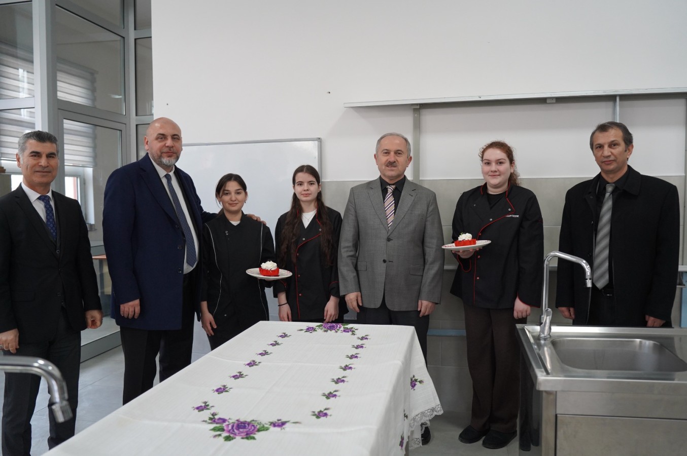 Orhangazi’nin Lezzet Elçileri: Başkan Aydın’dan Erenler Kız Meslek Lisesi’ne Ziyaret