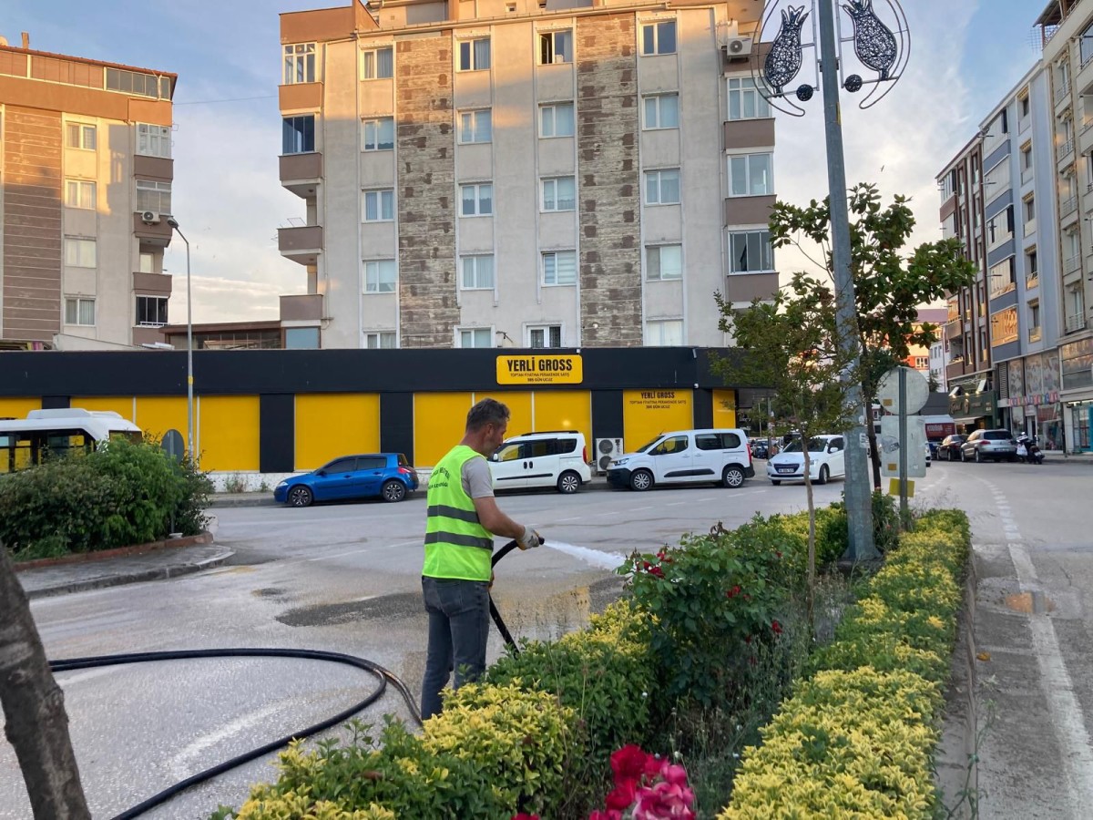 Sokaklar, Parklar ve Yeşil Alanlar Baştan Aşağı Temizleniyor
